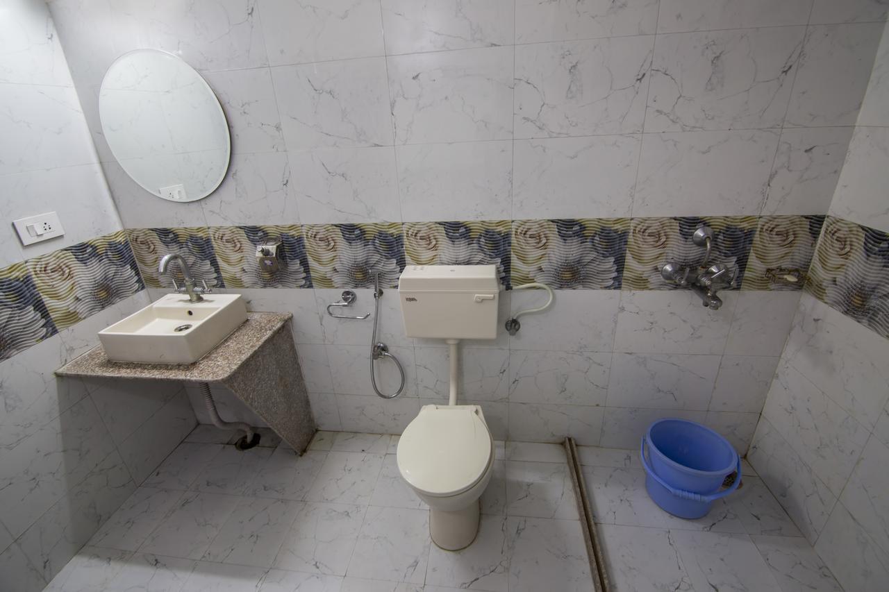 Hotel Bhakti Dhama Vrindavan Room photo