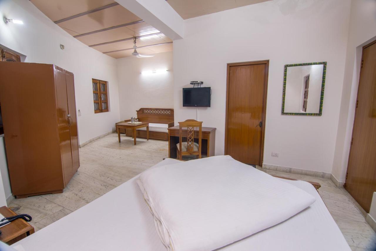Hotel Bhakti Dhama Vrindavan Exterior photo